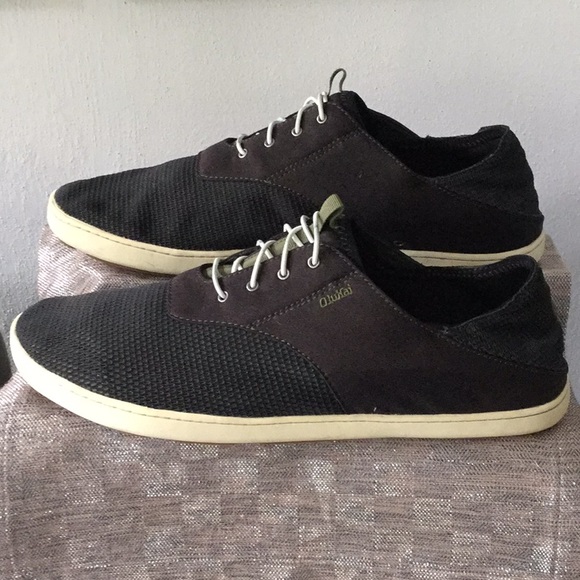 mens tieless sneakers